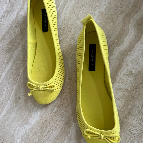 Ann Taylor Yellow Suede Ballet Flat with Bow
Size: 6.5 . New in box, never open - Picture 3 of 17